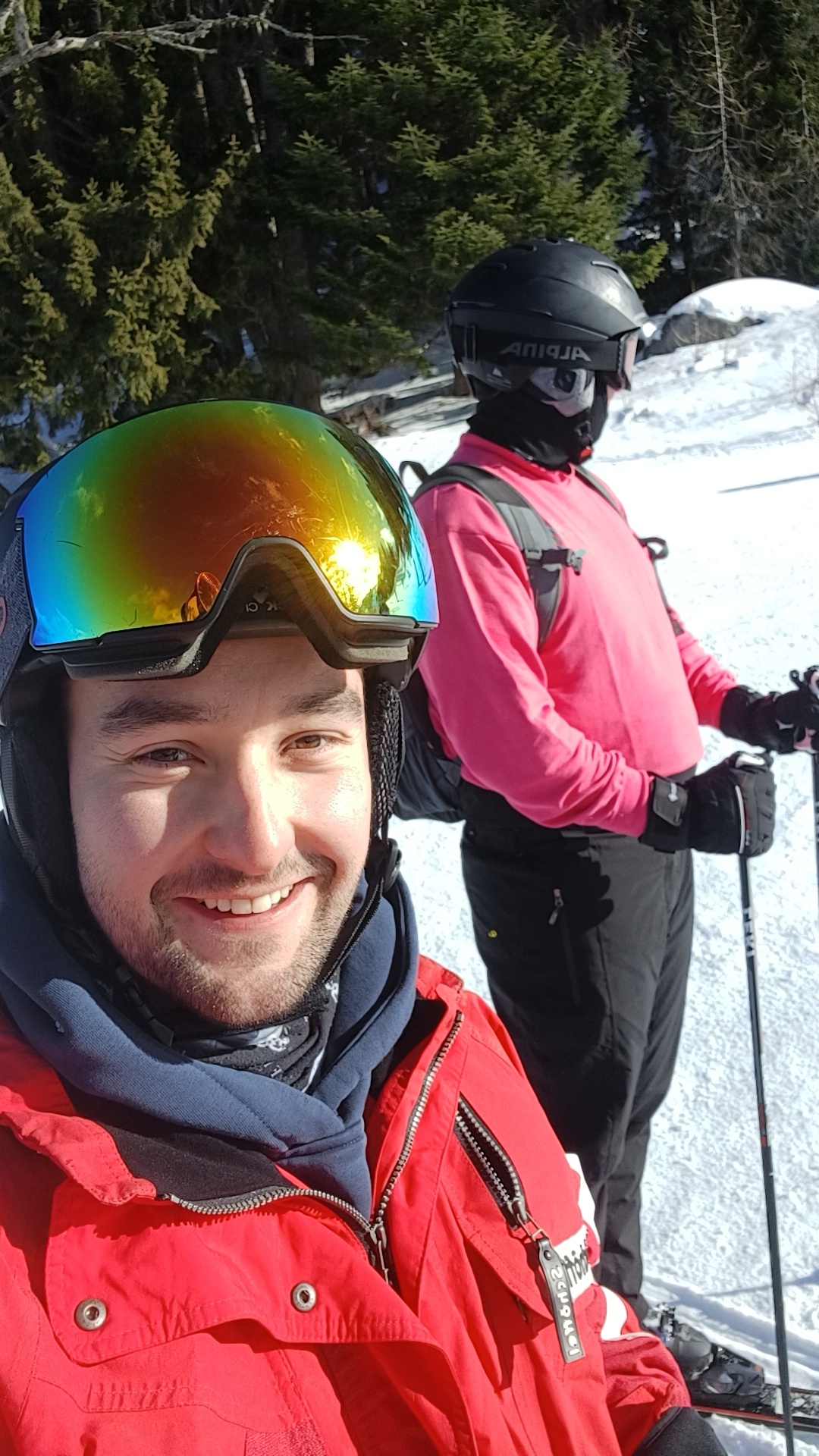 Kolja, Gründer von einfach-skiurlaub.de, beim Skifahren im Skigebiet
